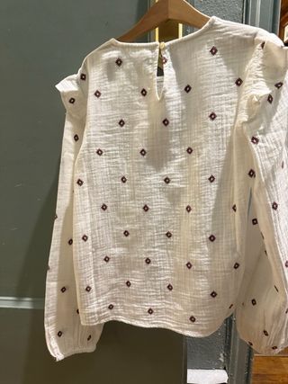 Blusa Brownie blanca bordada