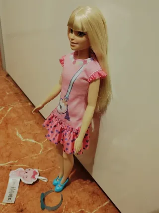 Barbie articulada de goma grande