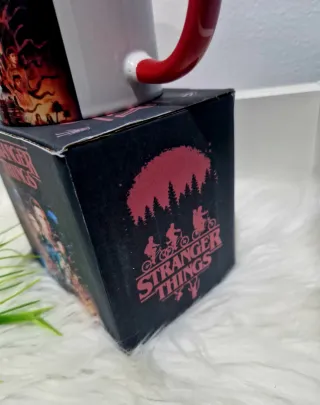 Caneca Stranger Things Cerâmica