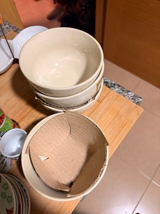 Cuencos antiguos de cerámica (beige/marrón)