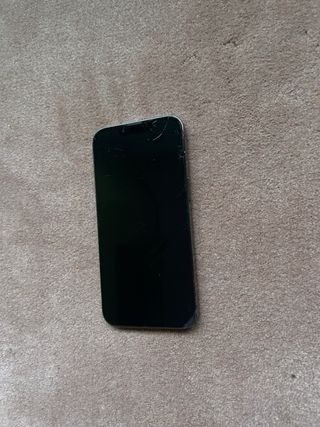 iPhone 13 Pro con Cable