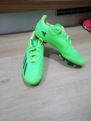 Botas de fútbol Adidas verdes