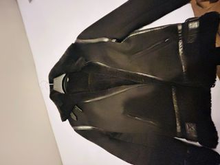 Cazadora aviador Zara negra, con borrego