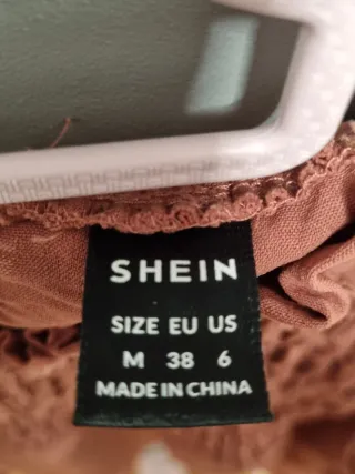 Blusa marrón con volantes