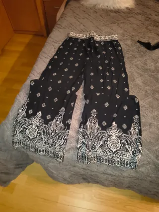 Pantalones anchos estampados mujer