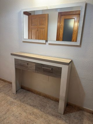 Mueble recibidor con espejo – estilo moderno