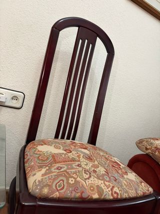 4 sillas de comedor de madera con tapizado