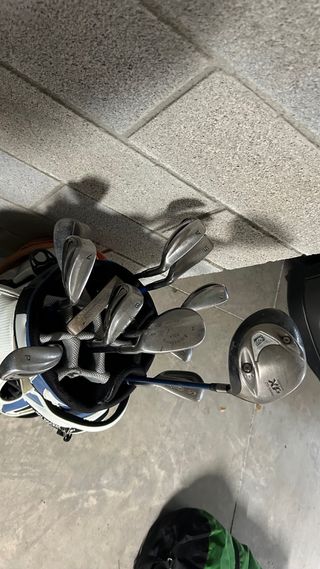 Bolsa de palos de golf con palos