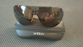 Gafas de sol Vogue negras y grises