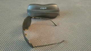 Gafas de sol Vogue negras y grises