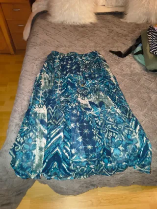 Falda larga estampada azul y blanca