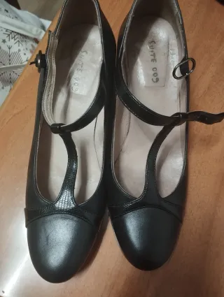 Zapatos negros de vestir con tira