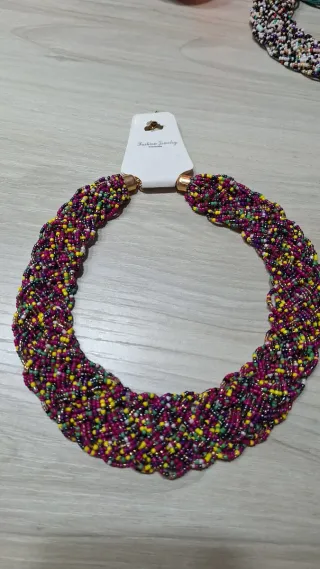 Collar de cuentas trenzado multicolor