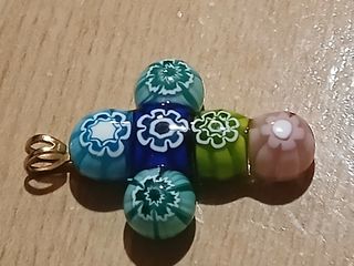 Ciondolo a croce in vetro Murano