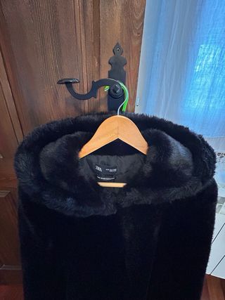 Abrigo pelo sintético Zara capucha