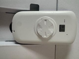 Garmin Edge Explore 2 GPS y pulsador.