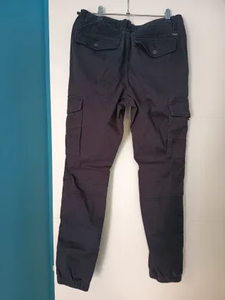 Pantalones Cargo Jack & Jones Negros. Talla 14 año