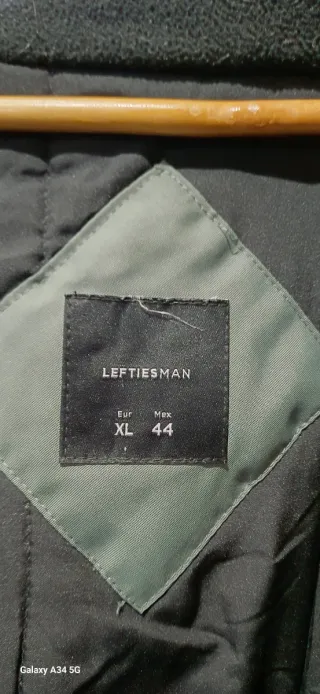 Abrigo hombre con capucha verde oliva