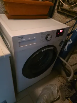 Lavadora Beko 3 años (placa base rota)NO FUNCIONA