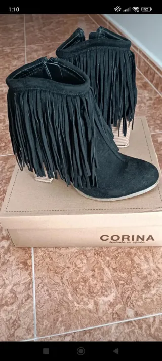 Botines Corina Negros con Flecos