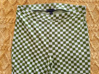 Pantalón acampanado cuadros verde y blanco