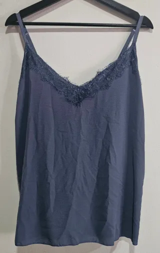 Blusa de tirantes azul con encaje, talla L