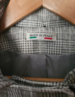 Abrigo con capucha y pelo