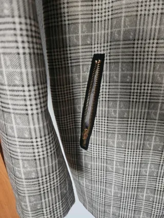 Abrigo con capucha y pelo