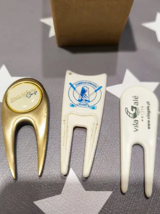 Marcadores y reparador de piques de golf