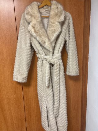 Abrigo largo pelo beige