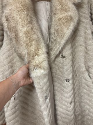 Abrigo largo pelo beige