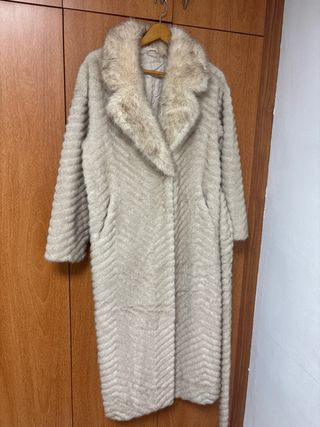 Abrigo largo pelo beige