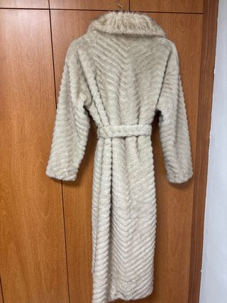 Abrigo largo pelo beige