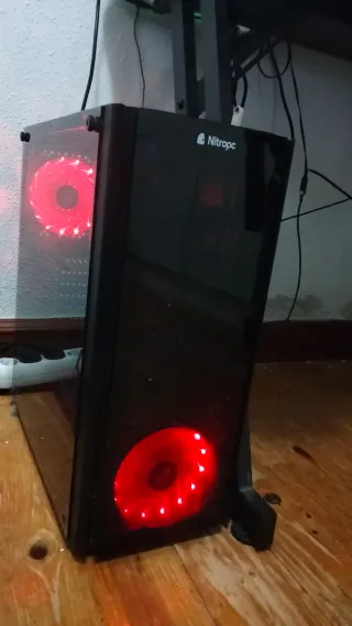 PC Nitropc Negro/Rojo (Con monitor)