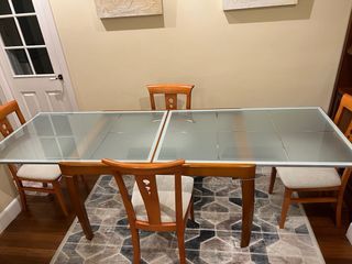 Mesa de comedor extensible y 4 sillas (incluidas)