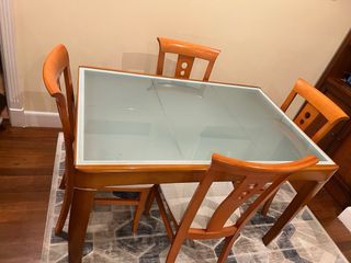 Mesa de comedor extensible y 4 sillas (incluidas)