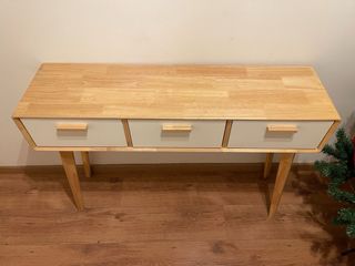 Consola de madera con 3 cajones