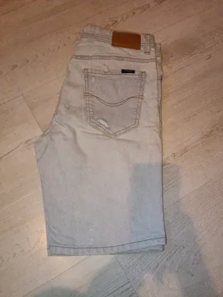 Pantalón vaquero Pull&Bear roto