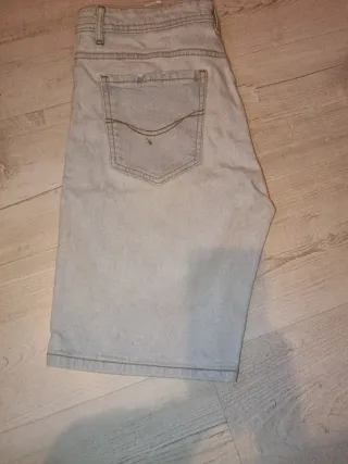Pantalón vaquero Pull&Bear roto