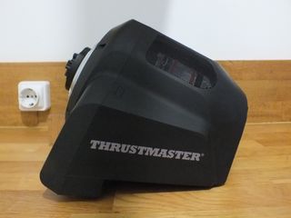 Thrustmaster T-GT II firmado por Coque López.