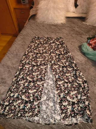 Falda larga floral con abertura