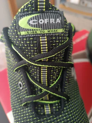 Zapatos de seguridad Cofra negros y verdes