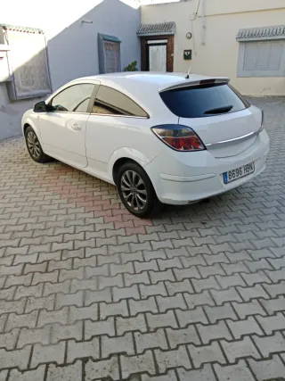Opel Astra 2011