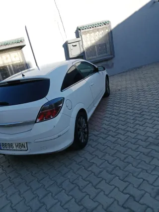 Opel Astra 2011