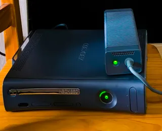 Xbox 360 Elite 120GB + Minecraft + Mando