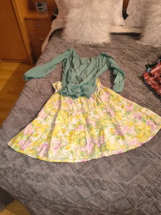 Conjunto falda floral y blusa verde