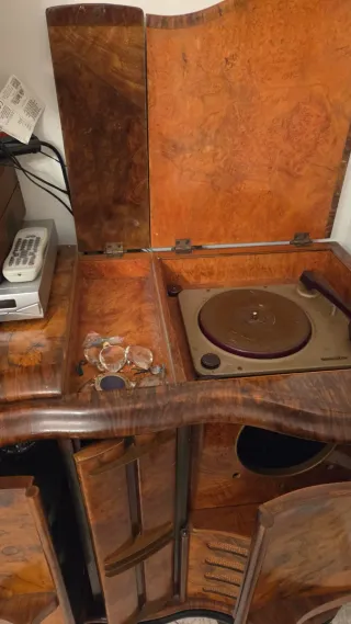 Mobile bar radica noce anni '50 con radio IMCA