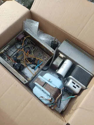 Mobile bar radica noce anni '50 con radio IMCA