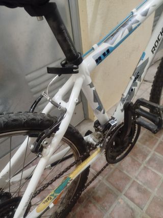 Bici infantil Rockrider con casco y cesta