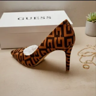 Scarpe Guess con tacco fantasia geometrica
